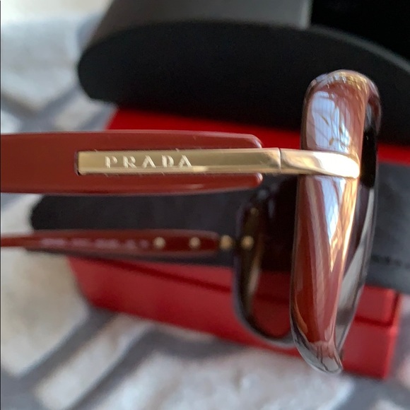 Prada vintage women’s sunglasses 🕶 - Picture 5 of 6